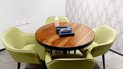 4 Seater Meeting Room