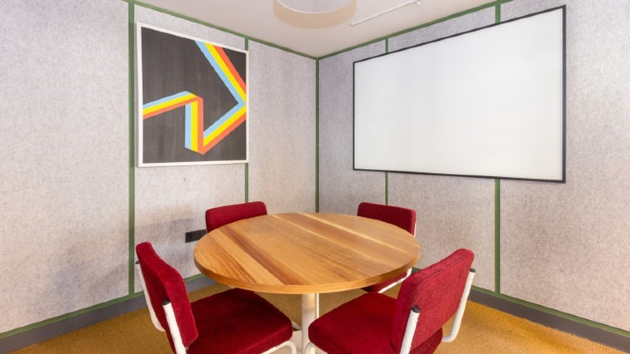 4 Seater Meeting Room