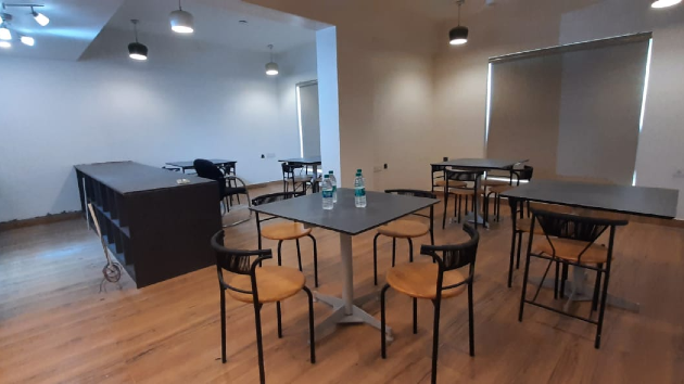 4 Seater Meeting Room