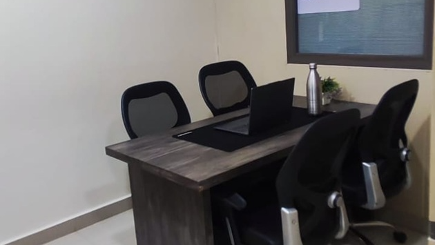 4 Seater Meeting Room 