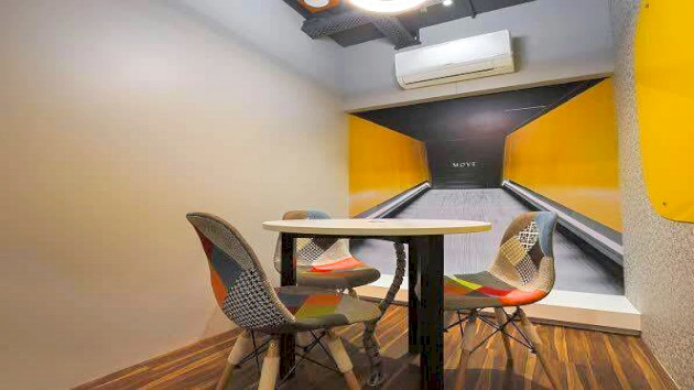 4 Seater Meeting Room 