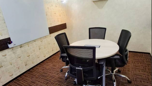 4 Seater Meeting Room