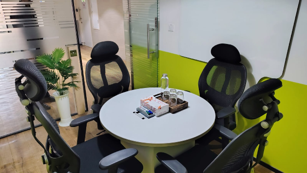 4 Seater Meeting Room