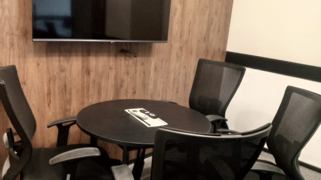 4 Seater Meeting Room in Bandra East - Innov8 Naman Chambers | GoOffice 38023