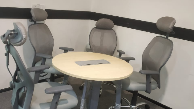 4 Seater Meeting Room