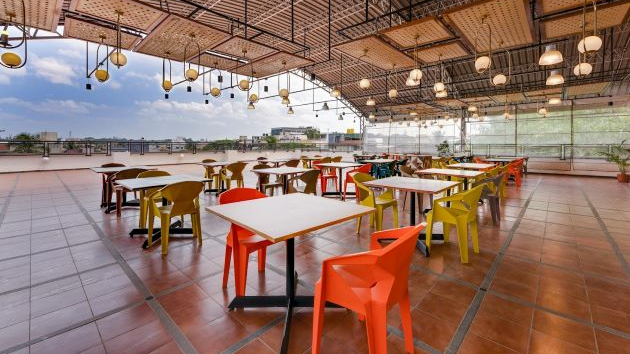 4 Seater Private Cabin