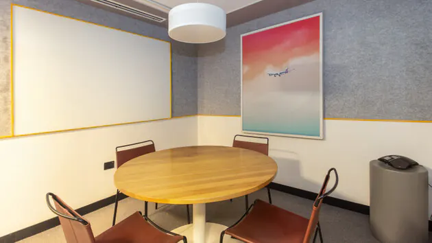 4 Seater Meeting Room