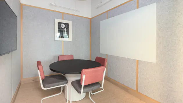 4 Seater Meeting Room
