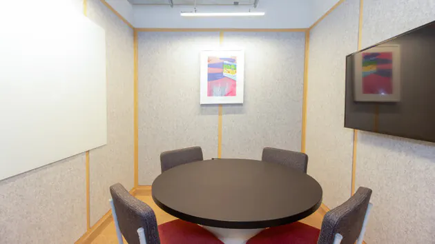 4 Seater Meeting Room