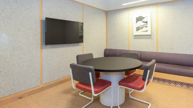 4 Seater Meeting Room in Goregaon East - WeWork Oberoi Commerz II | GoSpace 7856
