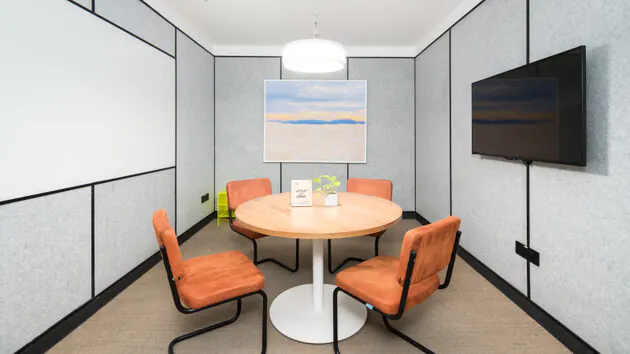 4 Seater Meeting Room in Sector 18 - WeWork Blue One Square | GoSpace 8584