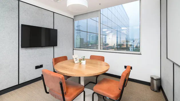 4 Seater Meeting Room in Sector 18 - WeWork Blue One Square | GoSpace 8588