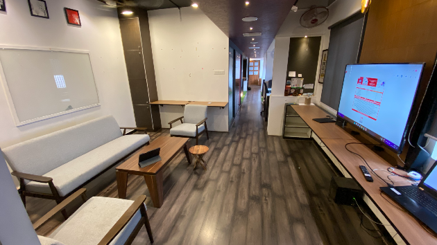 5 Seater Discussion Room