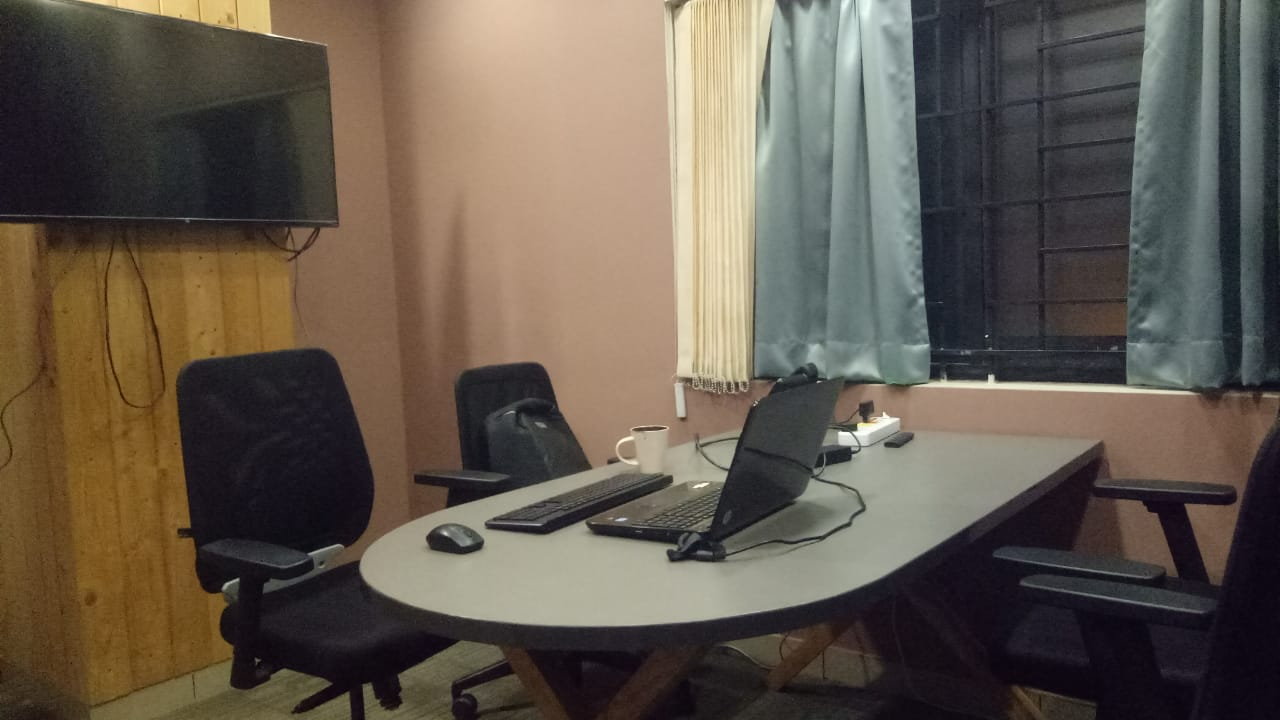 GoSpace 2525 5 Seater Meeting Room