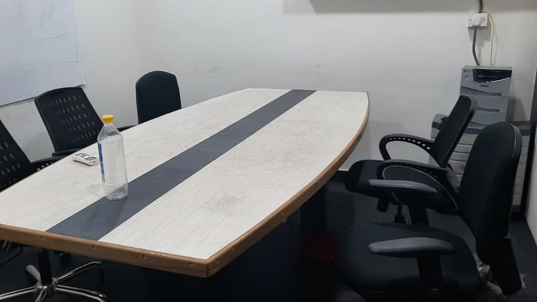 5 Seater Meeting Room