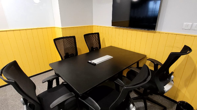 5 Seater Meeting Room