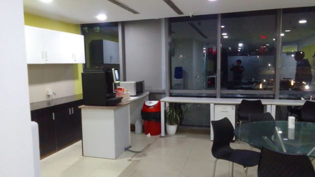 5 Seater Meeting Room 