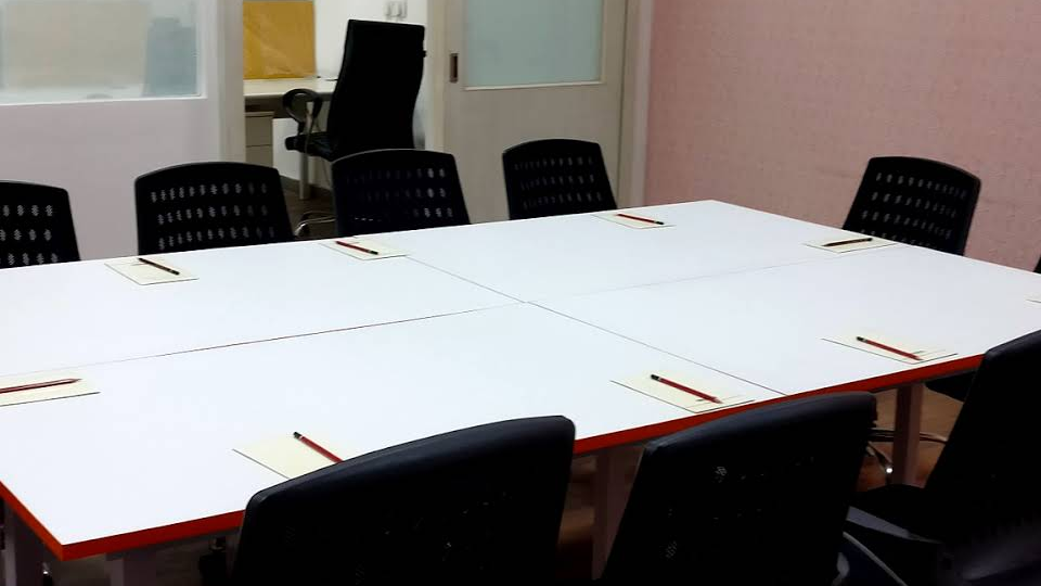 5 Seater Meeting Room