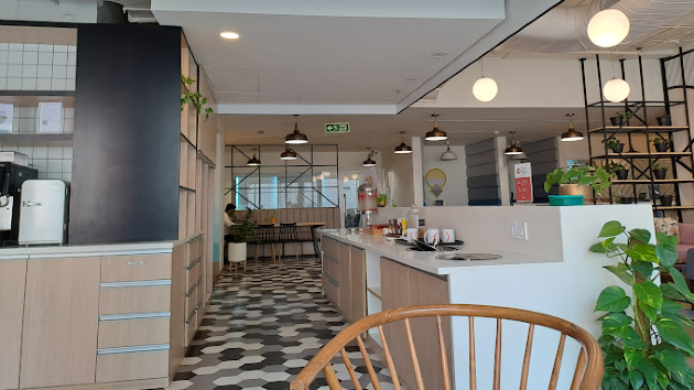 5 Seater Meeting Room