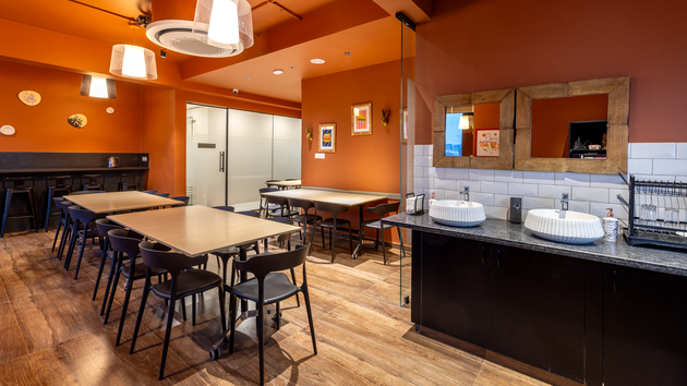 5 Seater Private Cabin 