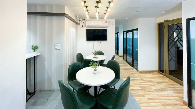 GoOffice 7455 5 Seater Private Cabin