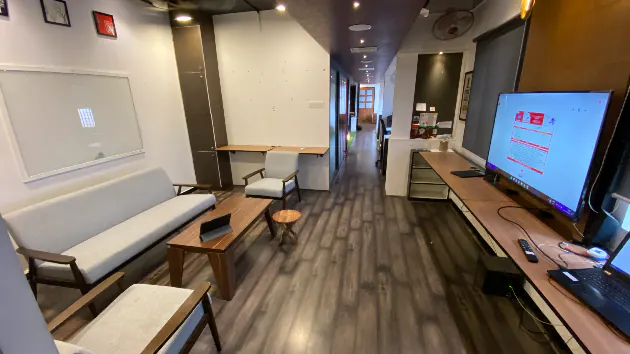 5 Seater Discussion Room