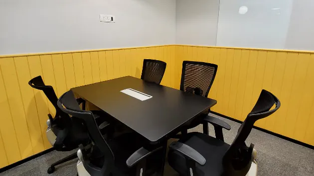 5 Seater Meeting Room