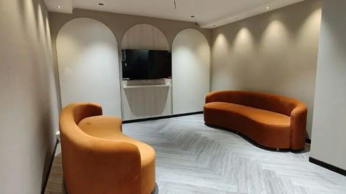 6 Seater Conference Room