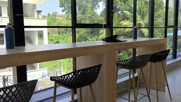 6 Seater Conference Room 