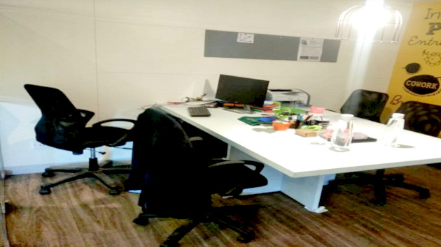 6 Seater Meeting Room