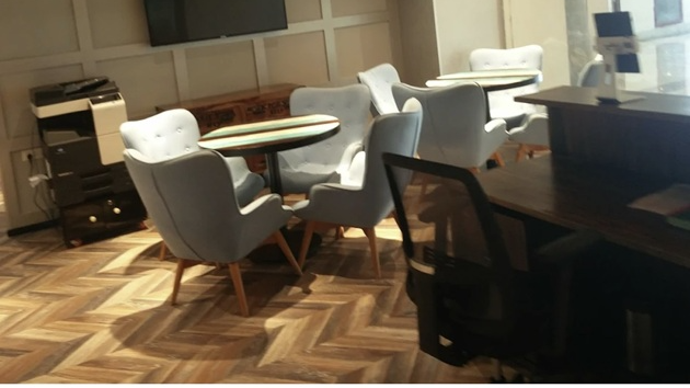 6 Seater Meeting Room