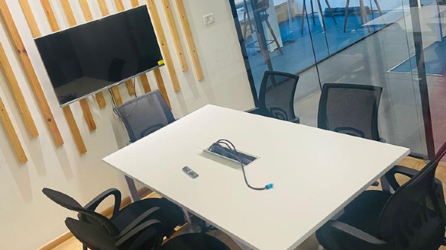 6 Seater Meeting Room