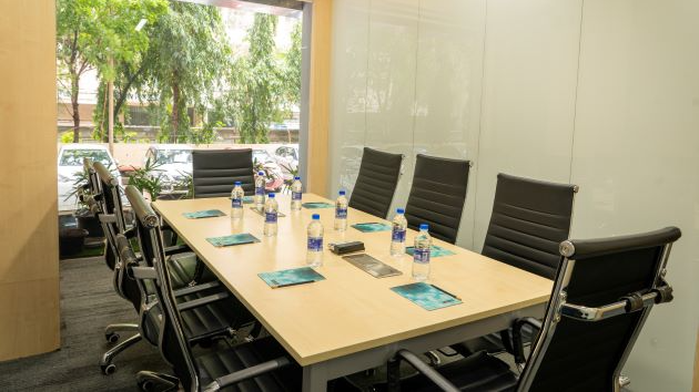 6 Seater Meeting Room