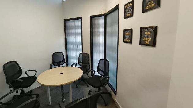 4 Seater Meeting Room