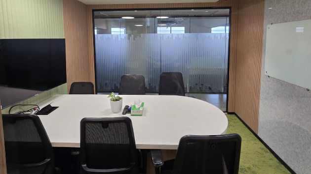 6 Seater Meeting Room
