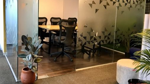 6 Seater Meeting Room