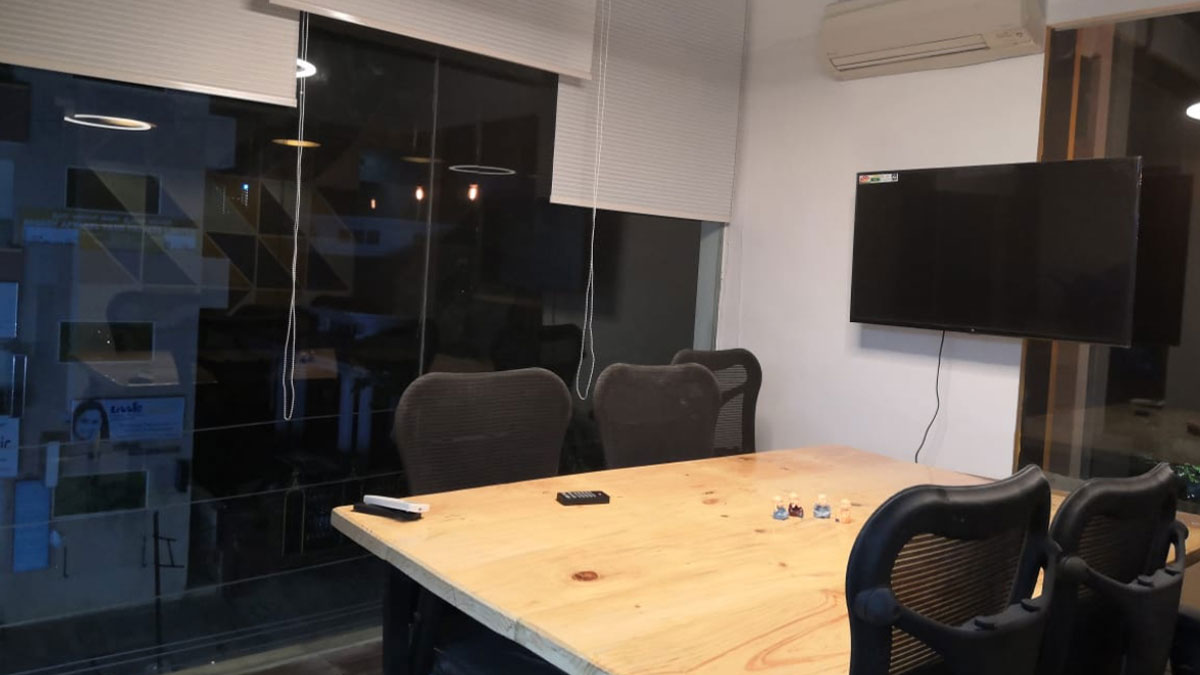 6 Seater Meeting Room