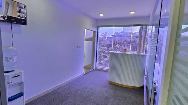 6 Seater Meeting Room