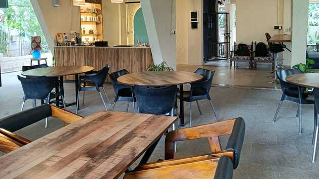 8 Seater Meeting Room