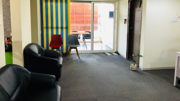 6 Seater Meeting Room