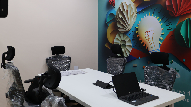 6 Seater Meeting Room 