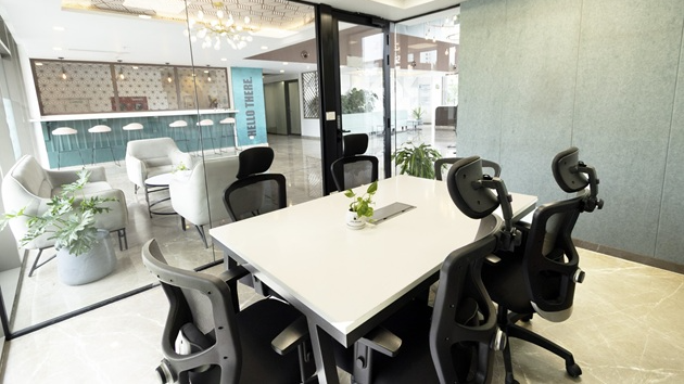 6 Seater Meeting Room