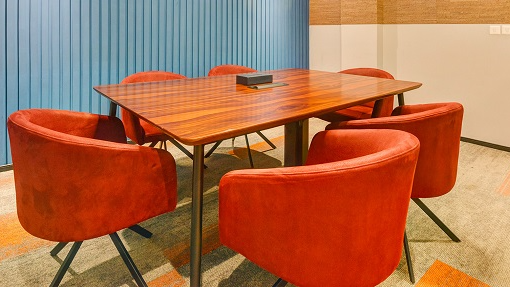 6 Seater Meeting Room