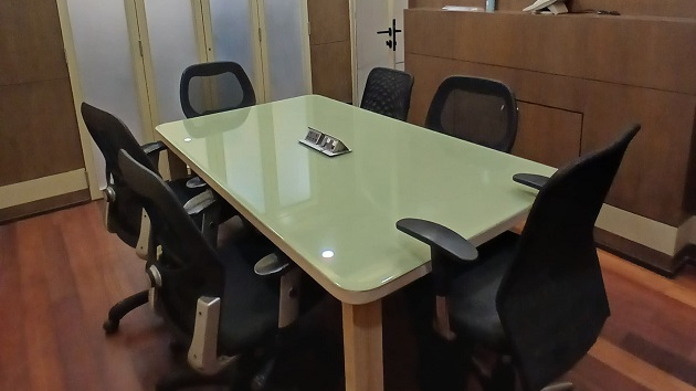 6 Seater Meeting Room