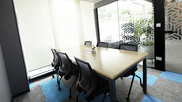 6 Seater Meeting Room