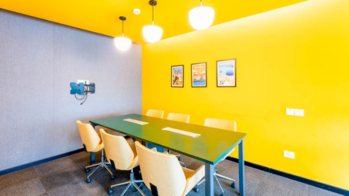 6 Seater Meeting Room