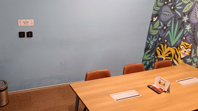 6 Seater Meeting Room