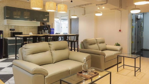 6 Seater Meeting Room