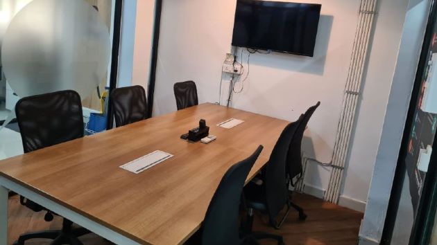 6 Seater Meeting Room