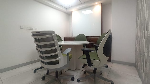 4 Seater Meeting Room